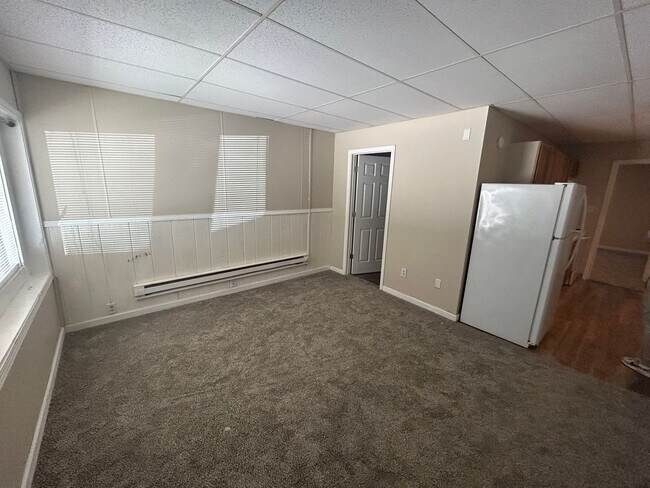 Building Photo - All utilities included $775, 1-bedroom apa...