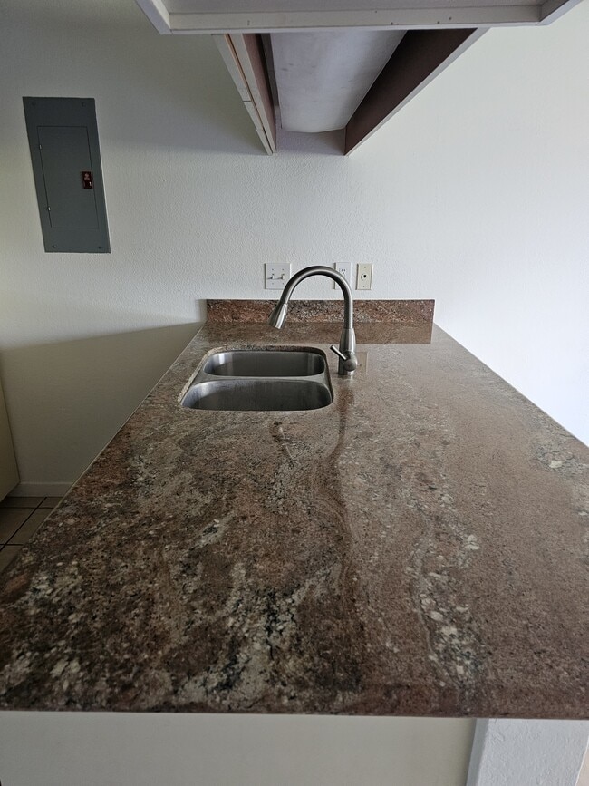 Building Photo - 94-1074-1074 Paawalu St