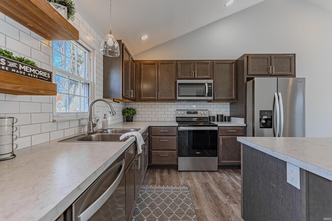 Building Photo - 2216 E Walnut St