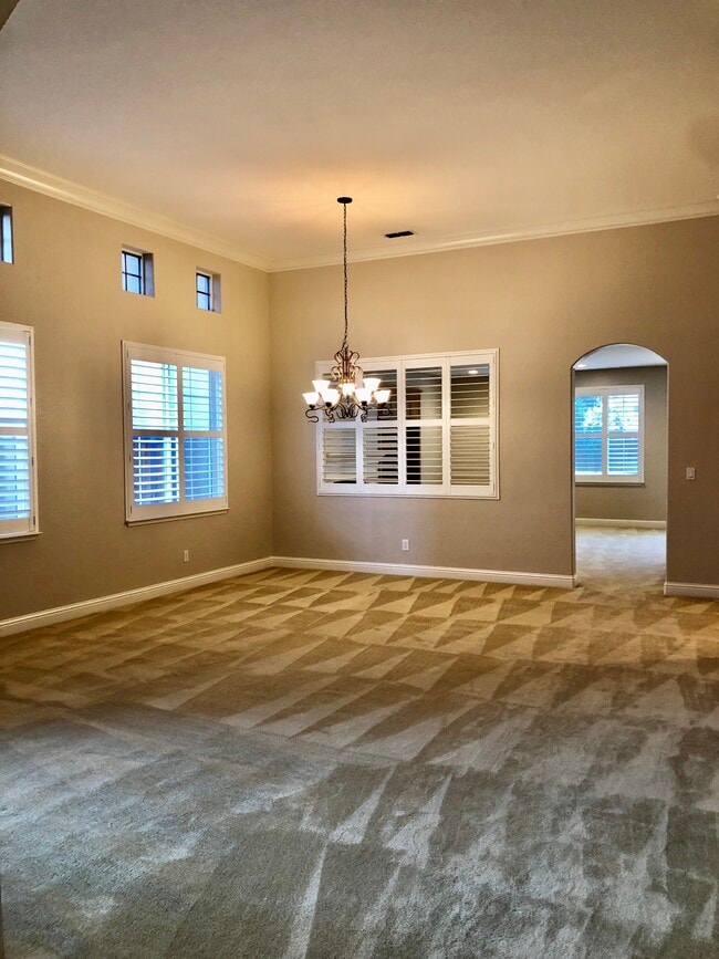 Building Photo - 550 Triple Crown Ct