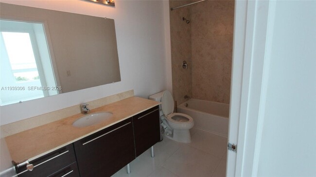 Building Photo - 1900 N Bayshore Dr