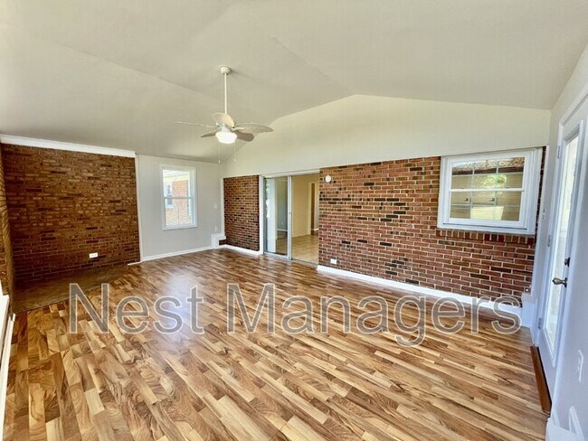 Building Photo - 621 Welsh Pl