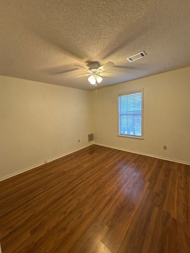 Building Photo - 9515 Kingswalk St