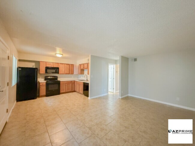 Building Photo - FREE FIRST MONTH'S RENT MOVE IN SPECIAL! Inviting 2/1 Phoenix Apartment with Modern Comforts!