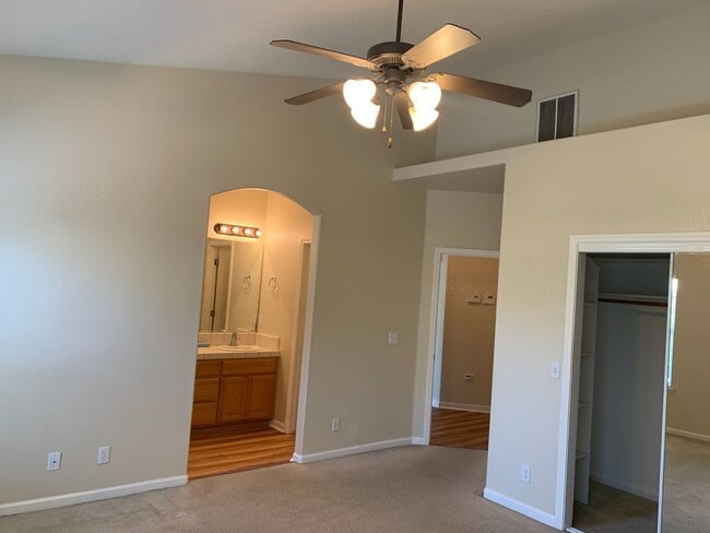Building Photo - Turlock 4 Bedroom 2 bathroom home Near Chr...