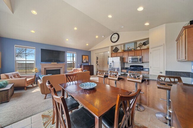 Building Photo - $2,000 Rent Credit! 6-Bedroom Home in West...