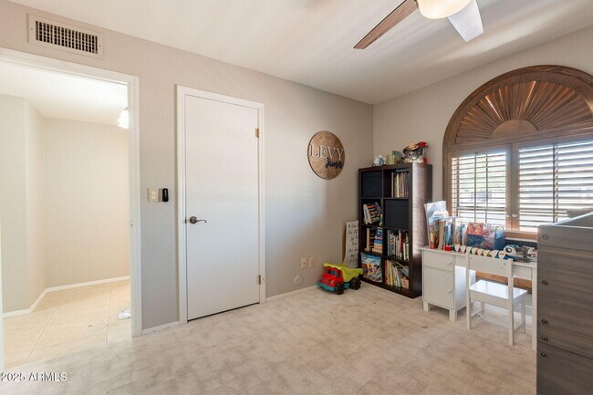 Building Photo - 3829 E Ahwatukee Dr