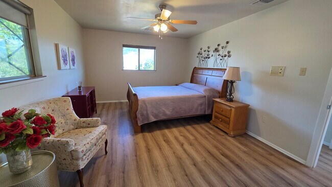 Building Photo - 2910 Wacos Dr