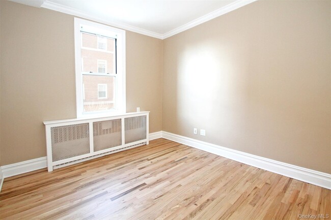 Building Photo - 111 7th St