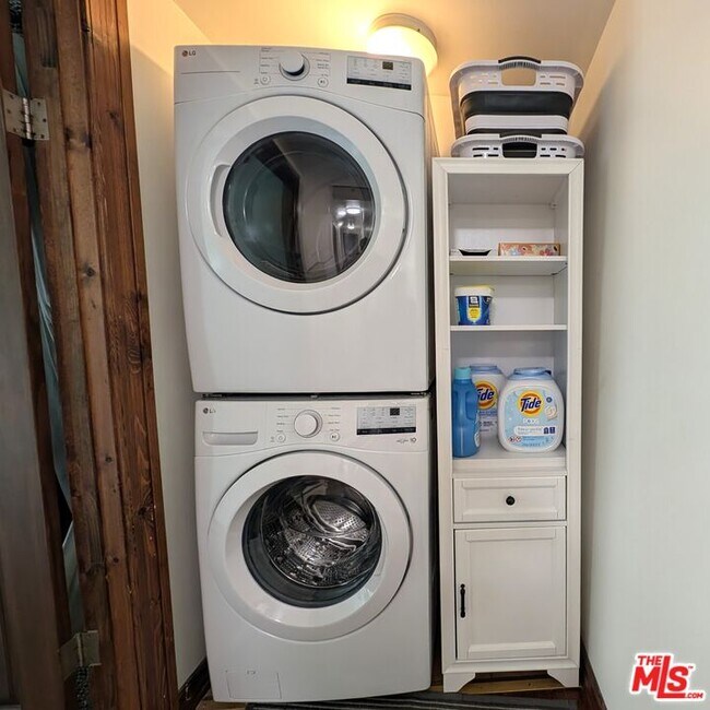 Building Photo - 2404 5th Ave