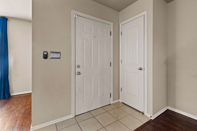 Building Photo - Wonderful two-story house