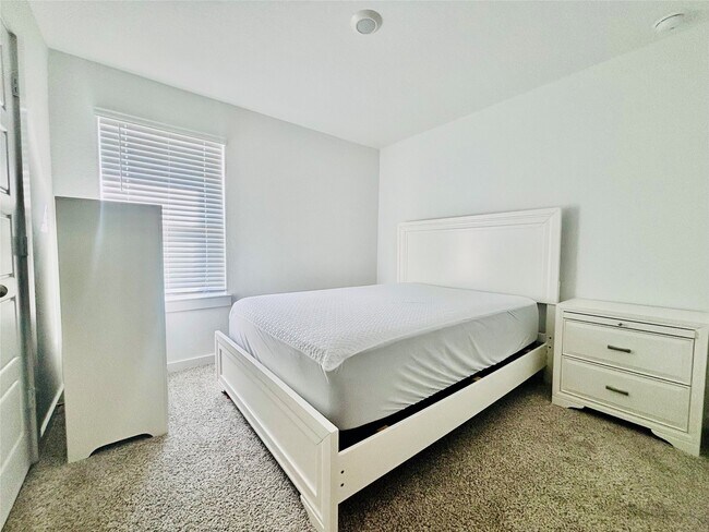 Building Photo - 1119 Fringed Bluestar Dr