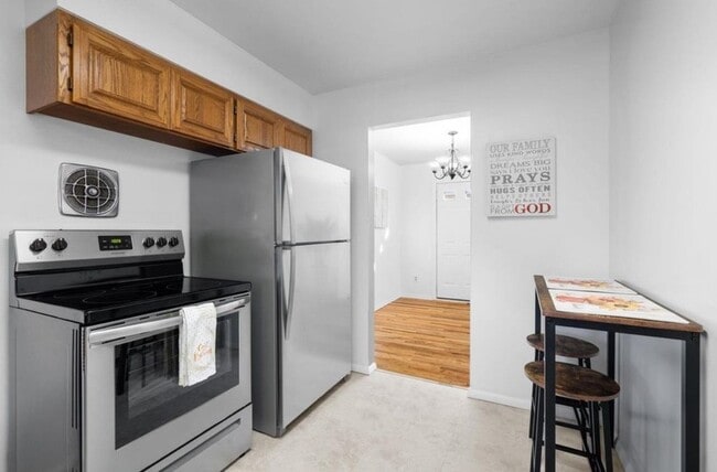 Building Photo - 603 E Columbia Ave