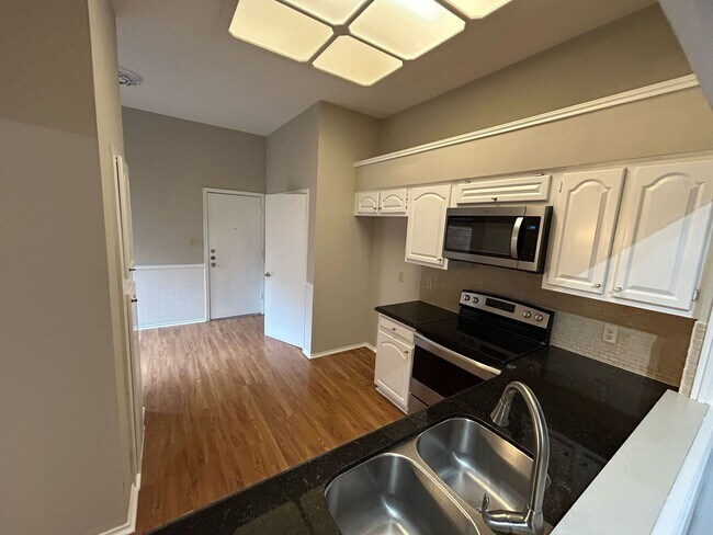 Building Photo - Ready to move in.....Fresh Paint and much more....