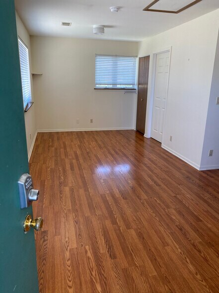 Unit 26 living /Brd area - 101 S Shafer St