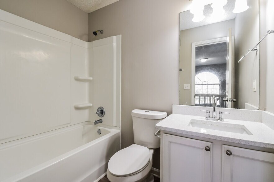 Building Photo - 3827 Riverview Bend