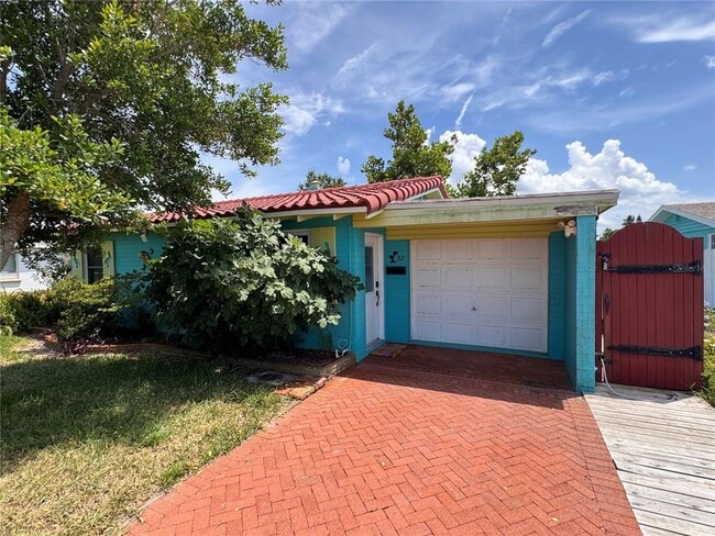 Primary Photo - 32 Palm Dr