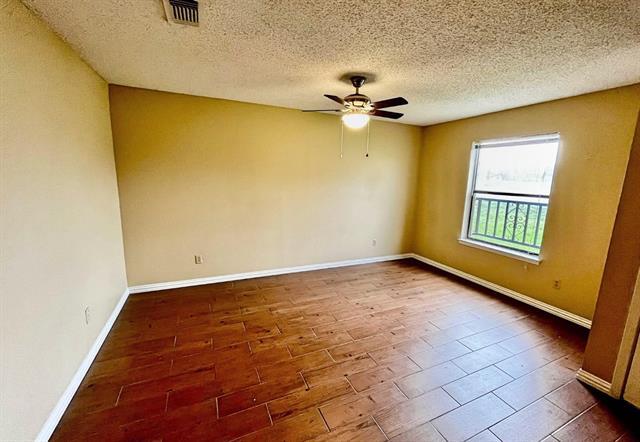 Building Photo - 400 Amber Ln