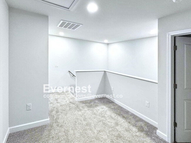 Building Photo - 3902 Fairall Dr