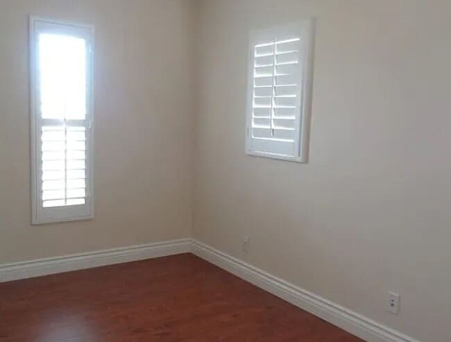 Building Photo - 2 weeks free rent. Detached 4 Bedroom Home...