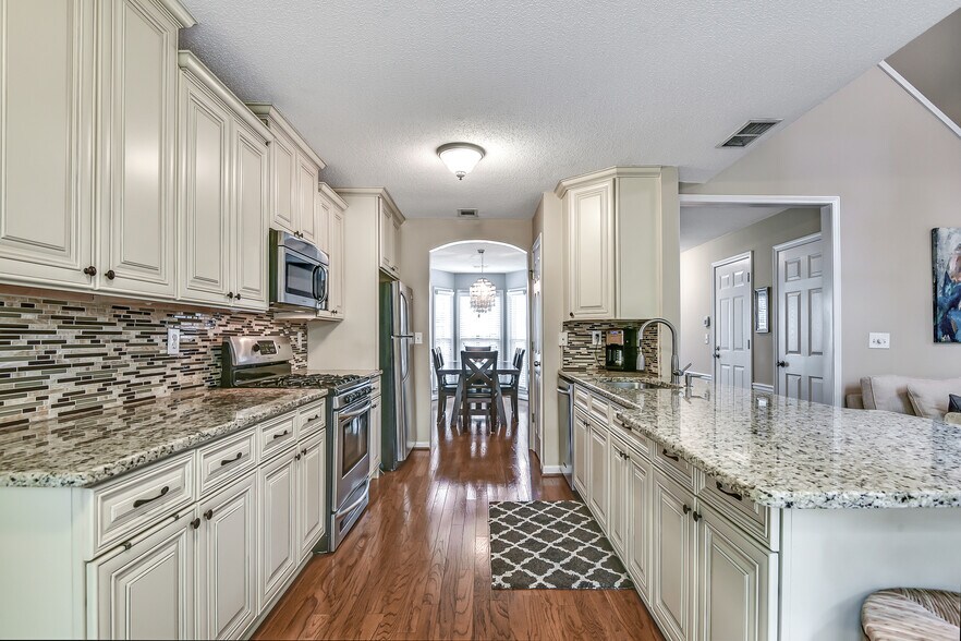 Building Photo - 6165 Pattingham Dr