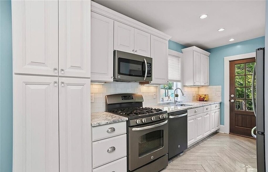 Building Photo - 49 Newman Pl