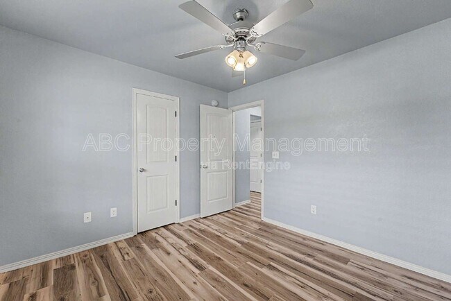 Building Photo - 3801 SW Gibson Ave