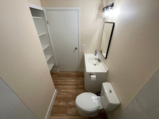 Building Photo - Newly Renovated 2BR/2BA Apopka Home with Spacious Fenced in Yard!!