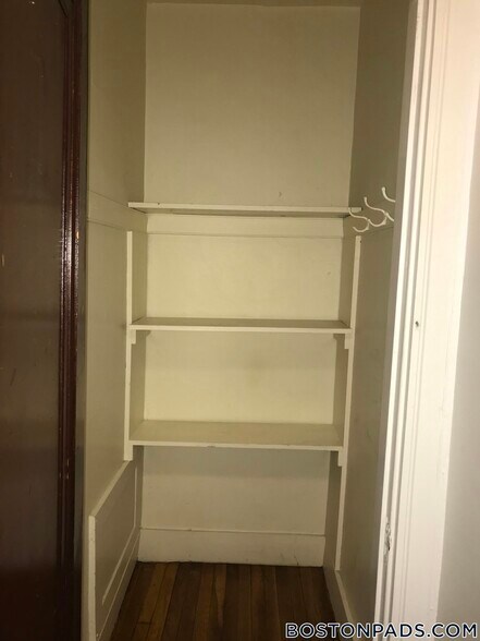 Building Photo - 53 Fellsway W