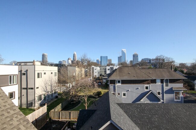 Building Photo - 1110 Greenleaf Ave