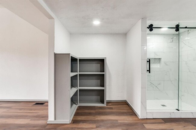 Building Photo - 8321 Breezewood Dr