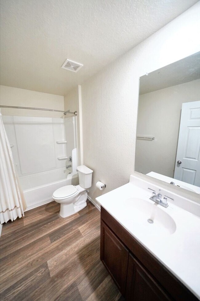 Building Photo - Stylish Move-In Ready Home in Rosillo Ranch, San Antonio, TX - Realtor Commission: $400