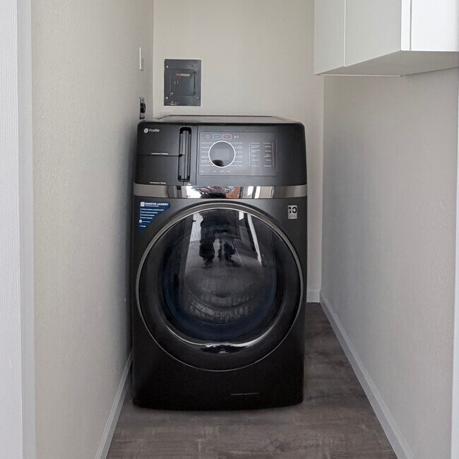 Building Photo - 1885 Pacific Ave