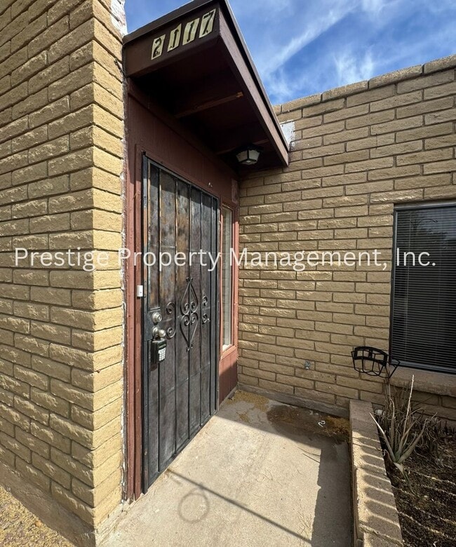 Building Photo - 2115-2117 N Bell Ave