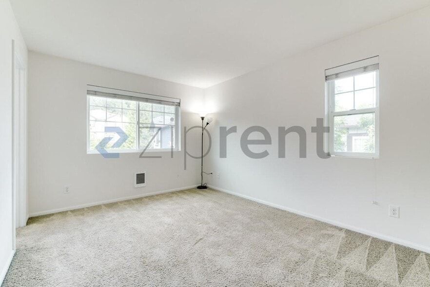 Building Photo - Unit 101