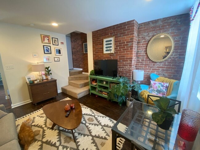 Building Photo - 2 BEDROOM IN THE SOUTHSIDE SLOPES- Available August 5!