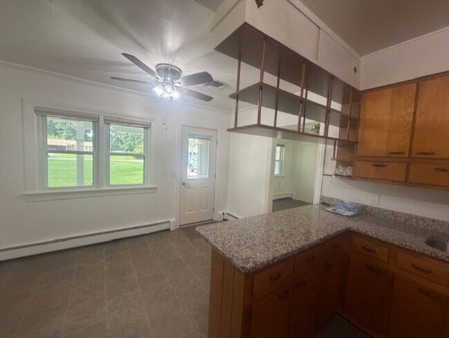 Building Photo - 549 Forest Rd