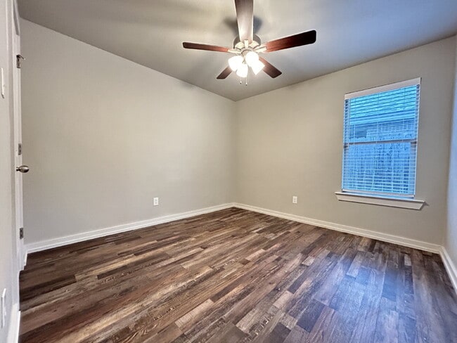 Building Photo - Stunning Duplex in Shallowater!