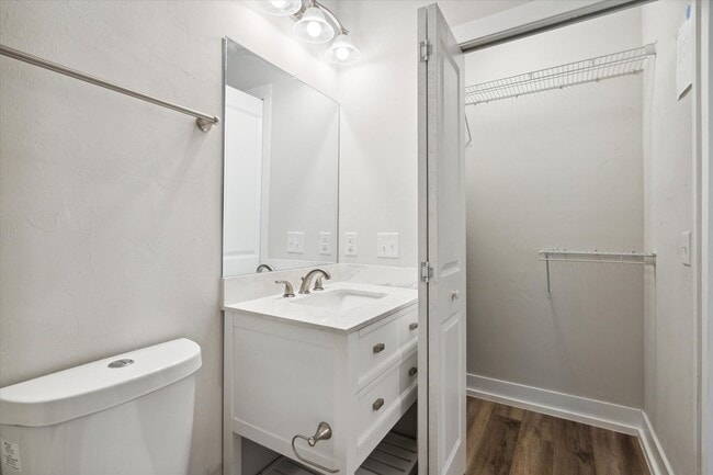 Building Photo - 1 Bedroom 1 Bathroom FALL 2026!