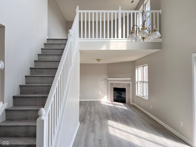 Building Photo - 713 Hollowood Ln