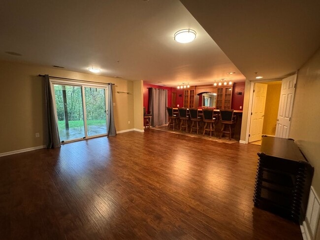 Building Photo - Beautiful 3 Bedroom town-home in Haymaker ...
