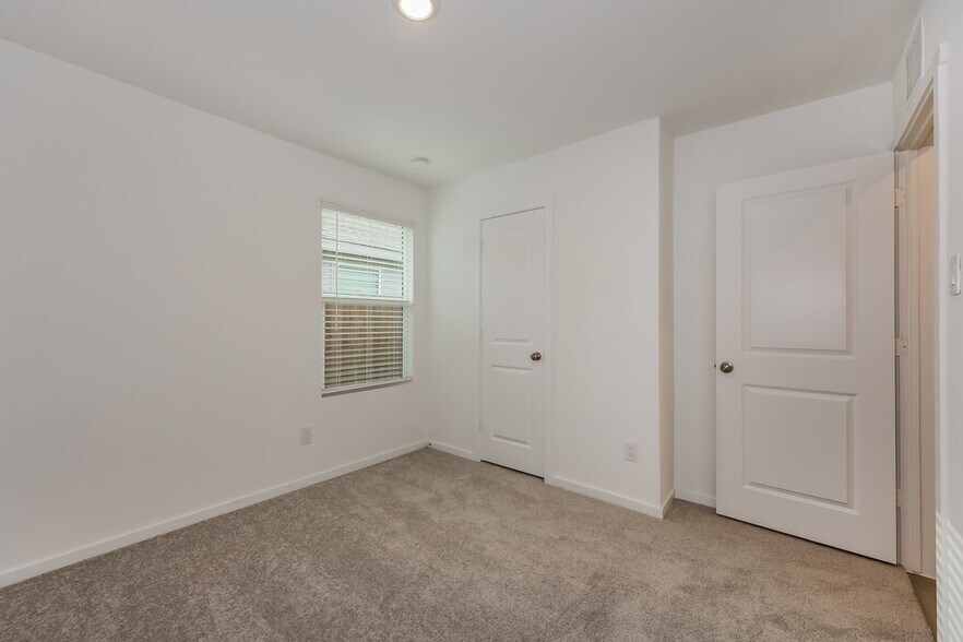 Building Photo - 1219 Maple St