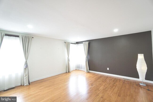 Building Photo - 113 N Stone Ridge Dr