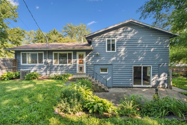 Building Photo - 923 Talwrn Ct