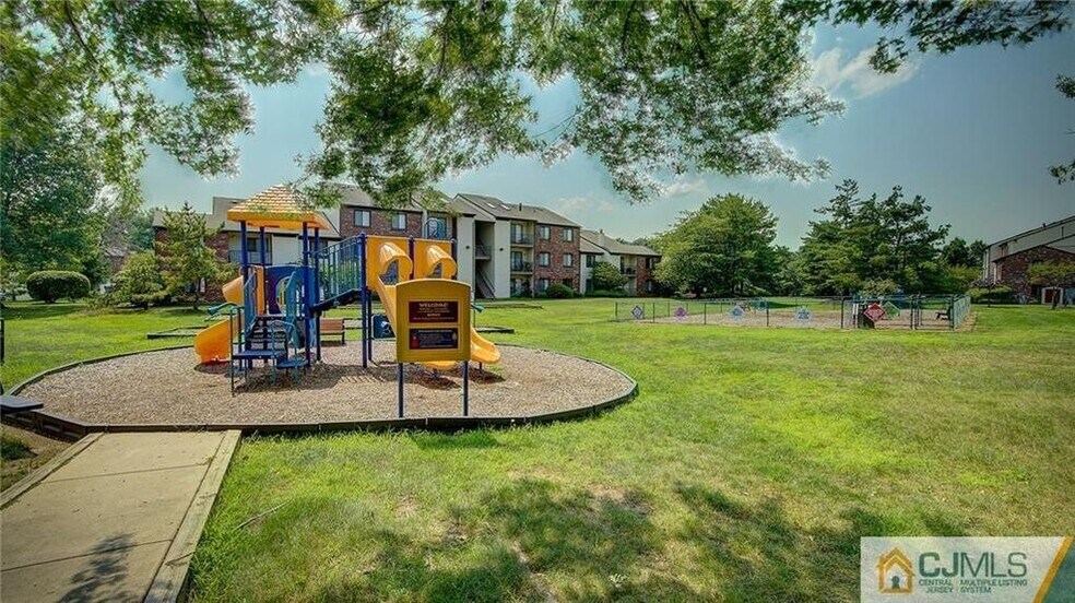 Building Photo - 433 Danbury Ln