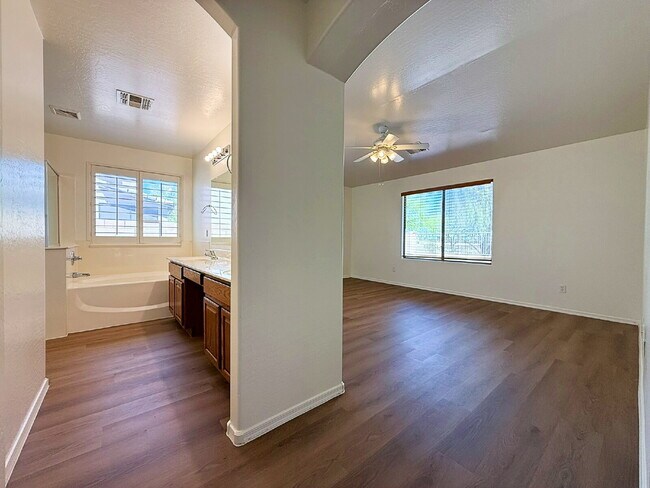 Building Photo - Beautiful Goodyear Home in Centerra – Spacious, Stylish & Move-In Ready!