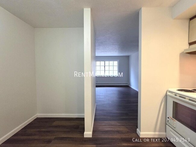 Building Photo - 20 Tall Pines Dr