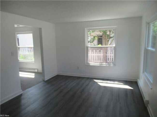 Building Photo - 173 Forest Blvd