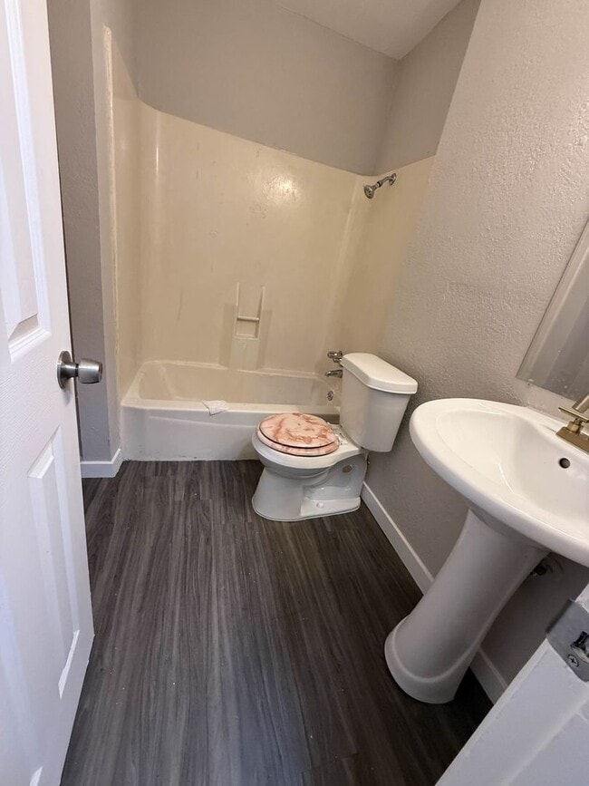 Building Photo - Cozy 4-Bedroom in East Austin!