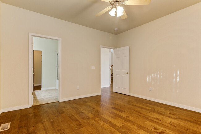 Attached, Private Master Bath w/HUGE Walk-in Closet - 2162 Alpine Shadows Vw